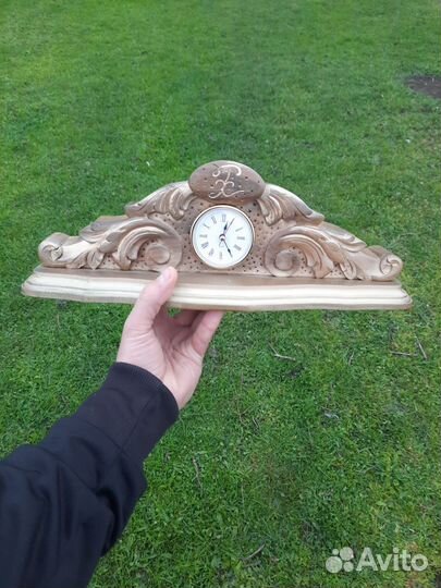 Часы настольные резные