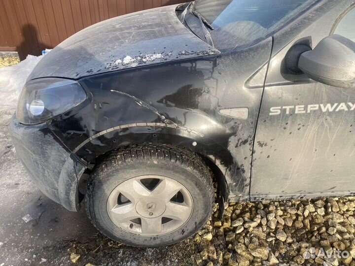 Крыло переднее левое рено сандеро степвей