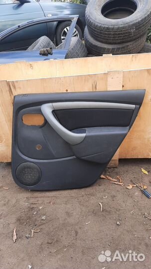 Рено Дастер обшивка задняя правая