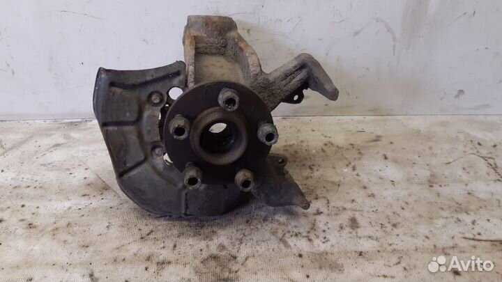 Кулак поворотный передний правый Skoda Octavia