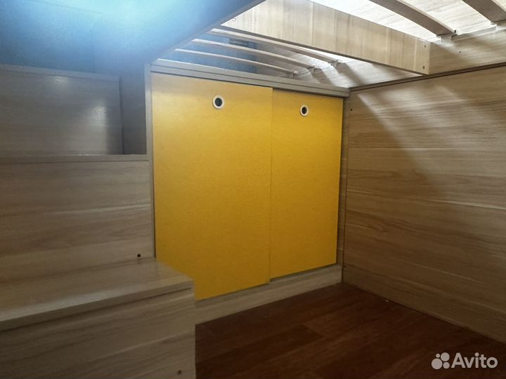 Кровать чердак +стол+шкафчик маленький