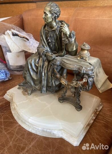Бронзовая статуэтка антикварная большая