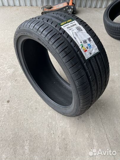 Westlake SA37 255/35 R19 96Y