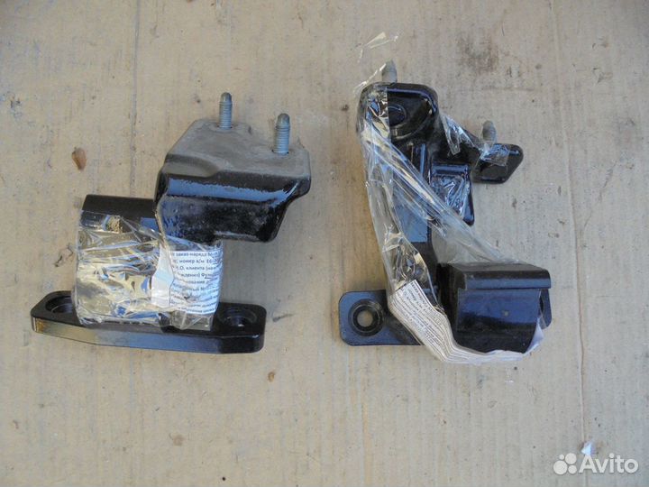 Петля двери передняя правая Mercedes A253