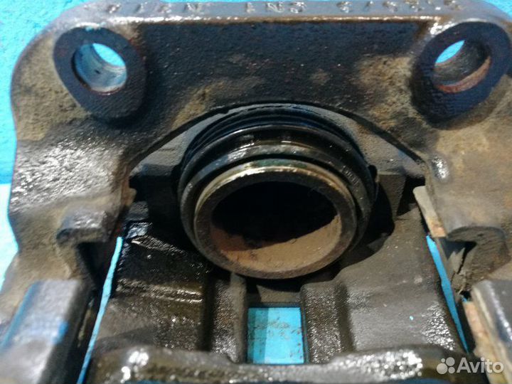 Суппорт передний правый Рено Логан Renault Logan1