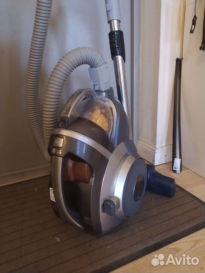 Пылесос LG Kompressor. Безмешковой