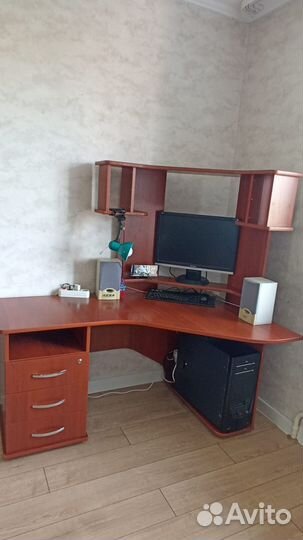 Компьютерный стол
