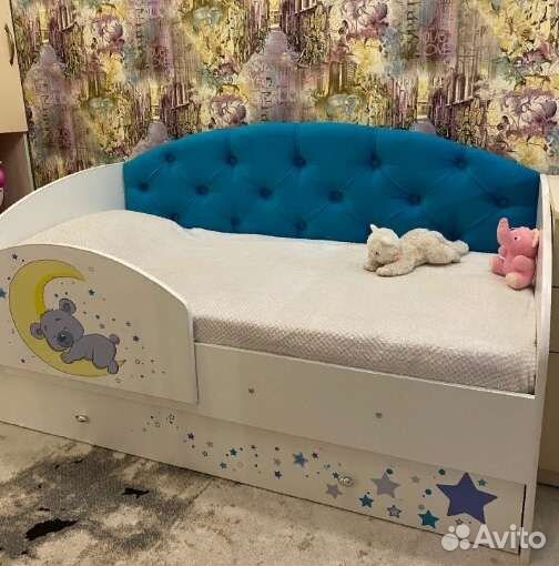 Кроватка детская с мягкой спинкой и ящиками