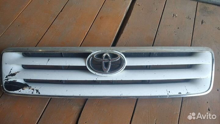 Решетка радиатора Toyota Ipsum