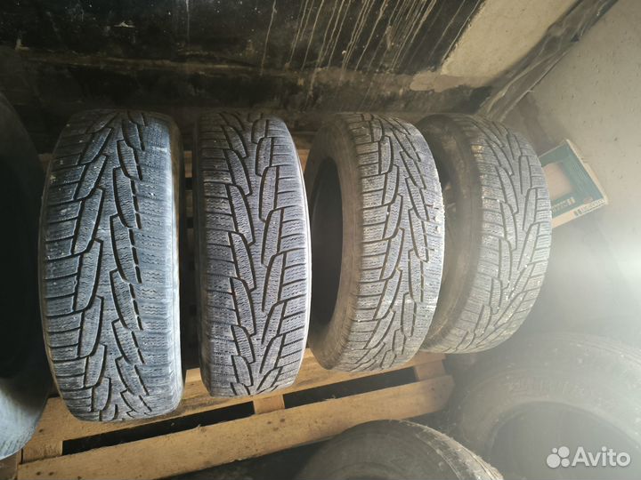 Kumho I'Zen KW31 205/65 R16