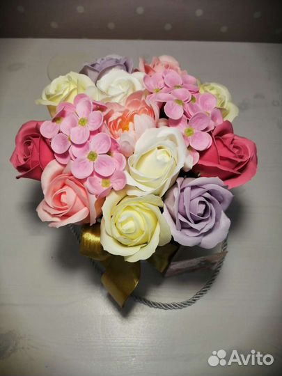 Букет цветов из мыльных роз с гортензией