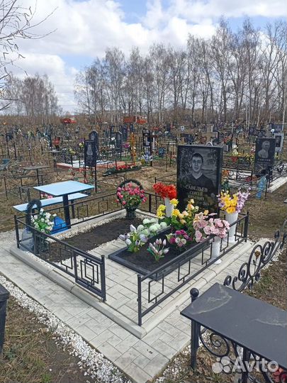 Памятники, ограды, благоустройство могил