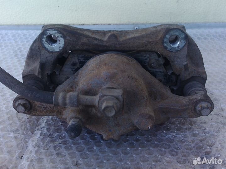 Шевроле Авео Т300 левый тормозной суппорт