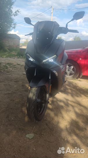 Продам макси скутер