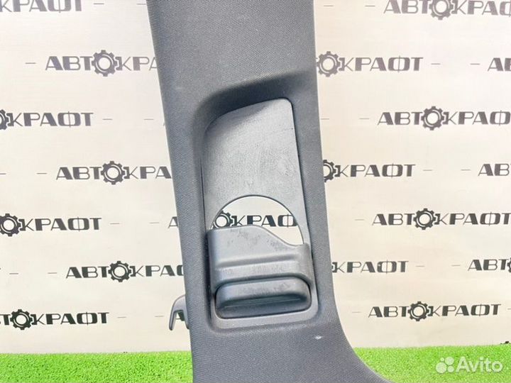 Обшивка центральной стойки правая Mercedes E63 Amg