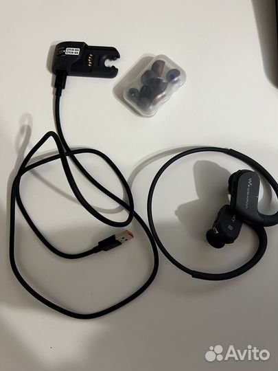 Водонепрониц блютуз наушники sony NWZ-WS 623,4гб