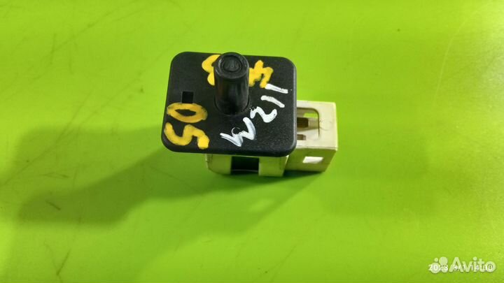 Концевик двери для Mercedes-Benz W211