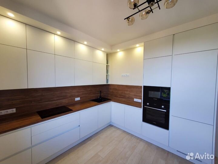 Кухня на заказ с доводчиками