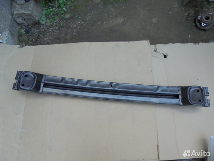 Усилитель заднего бампера toyota RAV4 50