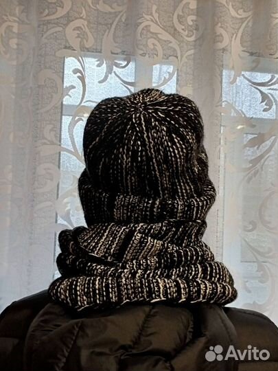 Новый комплект шапка и снуд