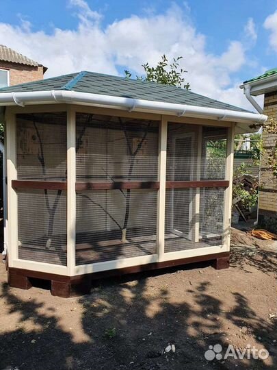 Вольер для белок и енотов