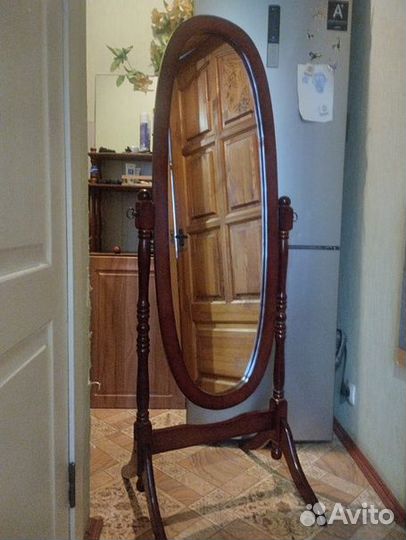 Зеркало напольное в деревянной раме