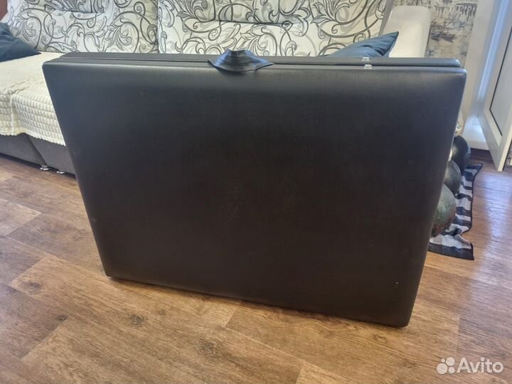 Массажный стол / кушетка с вырезом для лица