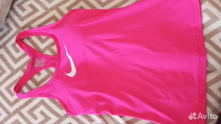 Спортивный топ Nike