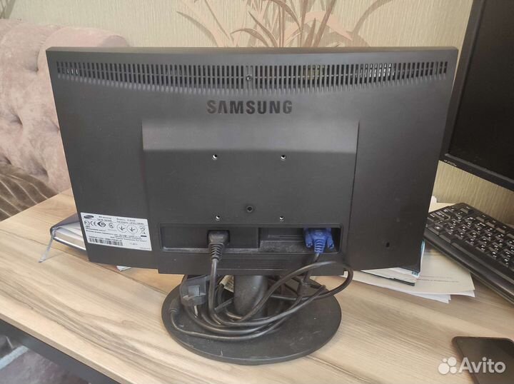 Монитор Samsung syncmaster e1920