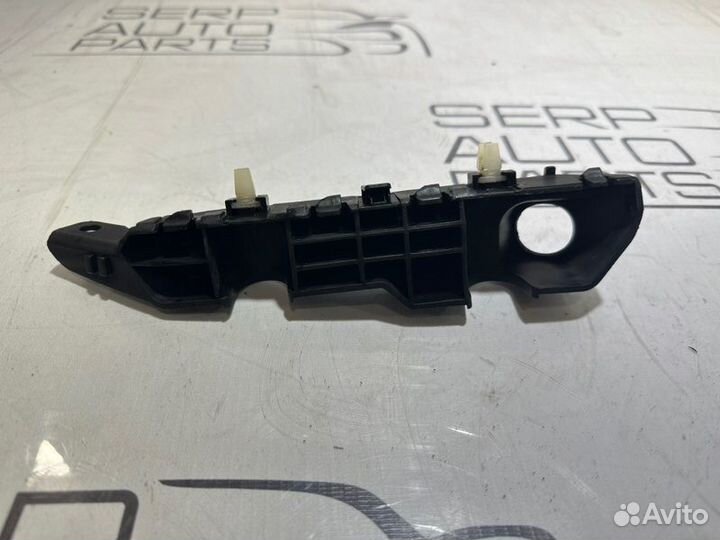 Крепление бампера переднее правое Kia Ceed JD D4FB