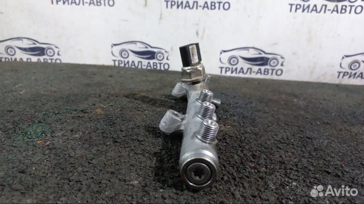 Рампа топливная левая Volkswagen Touareg NF 3.0