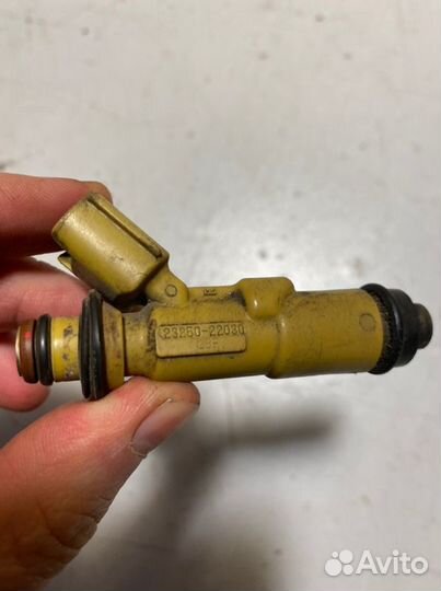 Форсунка Toyota Corolla Runx 2zzge 2005