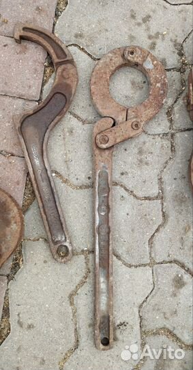 Ключи буровые и инструмент