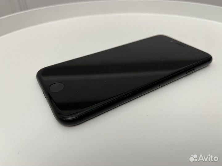 Мобильный телефон iPhone 7 бу