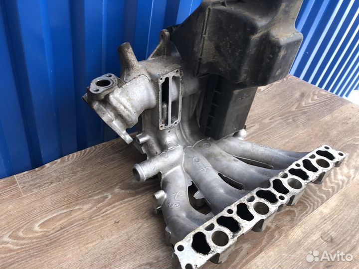 Впускной коллектор Митсубиси Каризма 1.8