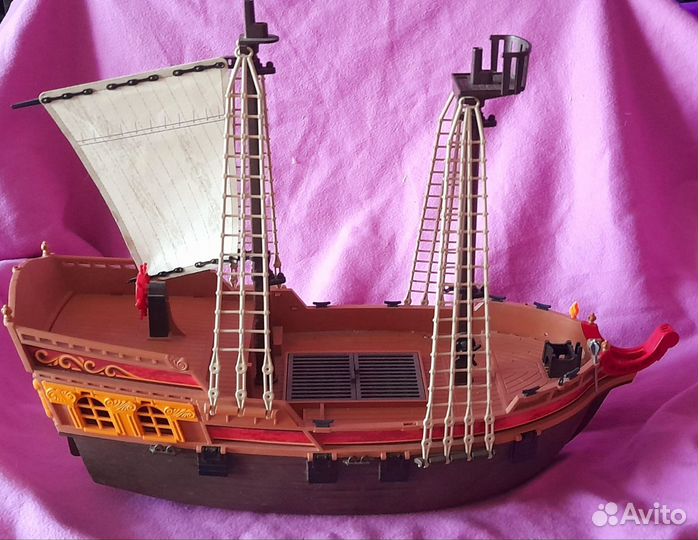 Пиратский корабль Playmobil