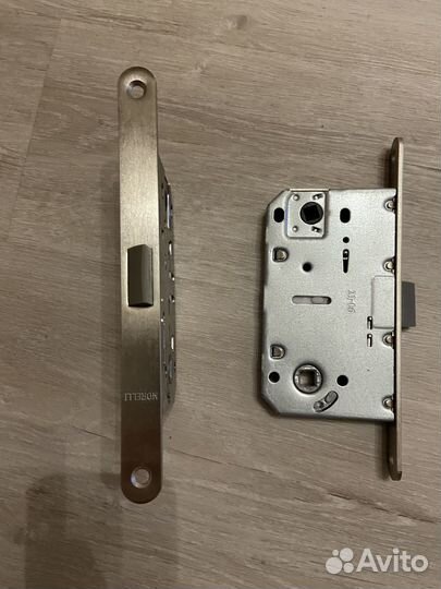 Замки дверные врезные новые
