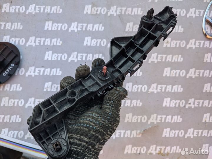 Кронштейн переднего бампера правый Lexus NX200 201