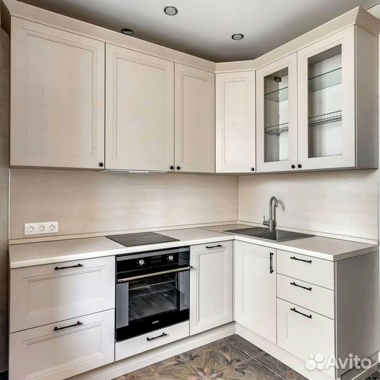 Кухня в потолок на заказ