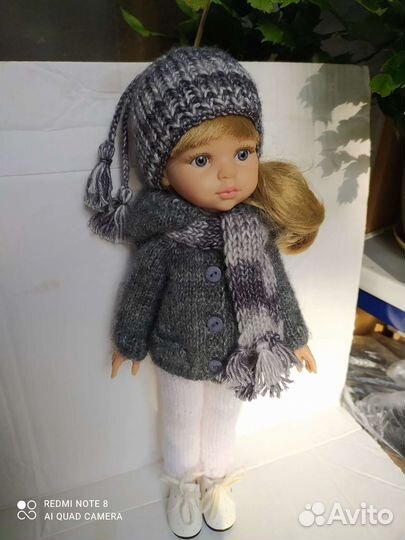 Вязаная кофточка с капюшоном и кармашкаии