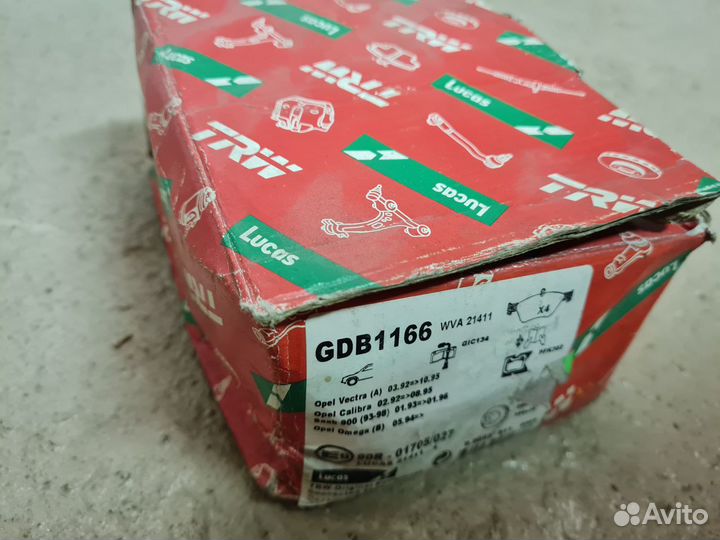 Передние тормозные колодки Opel Omega B, Saab 900