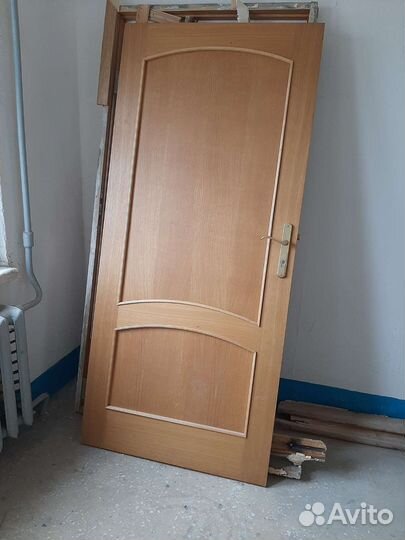 Дверь входная деревянная в квартиру. 200/90 см