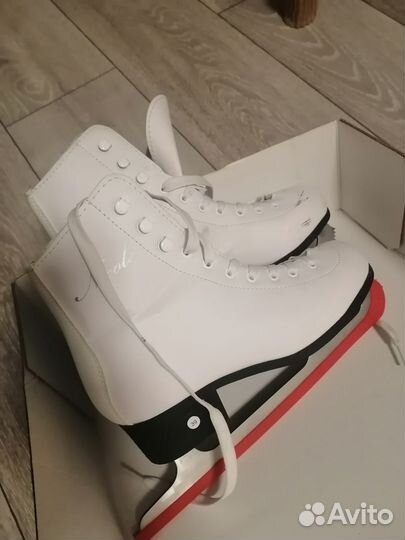 Коньки фигурные 39 размер