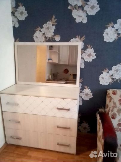 Комод с зеркалом