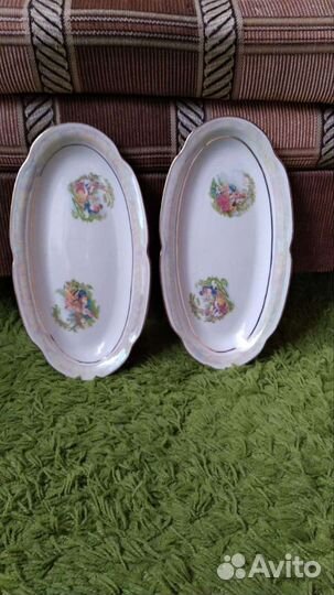 Набор посуды (блюдо,салатники)