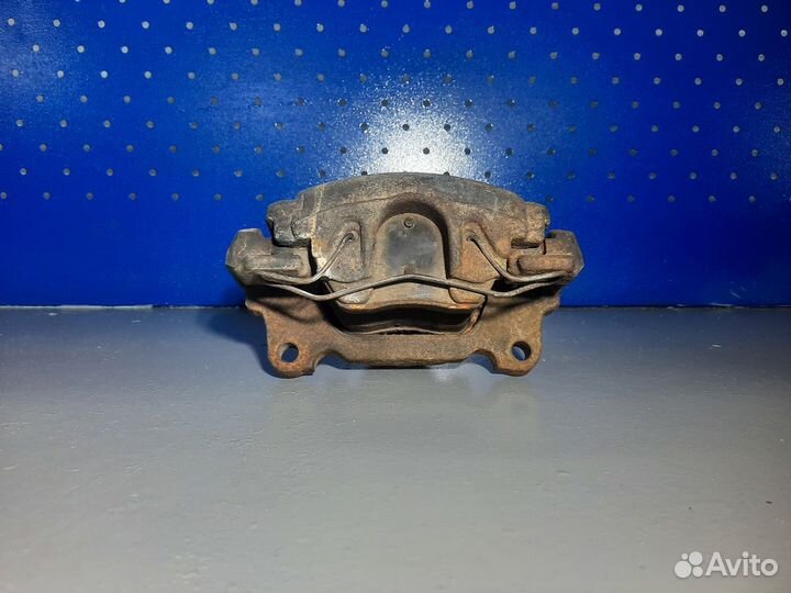 Передний правый тормозной суппорт Skoda Octavia A5