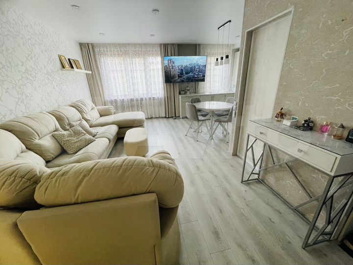 2-к. квартира, 65,5 м², 3/10 эт.