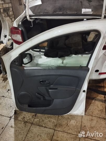 Дверь передняя правая renault logan 2