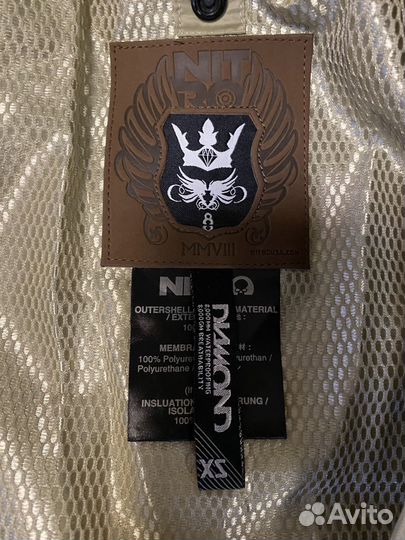 Сноубордическая куртка женская Nitro