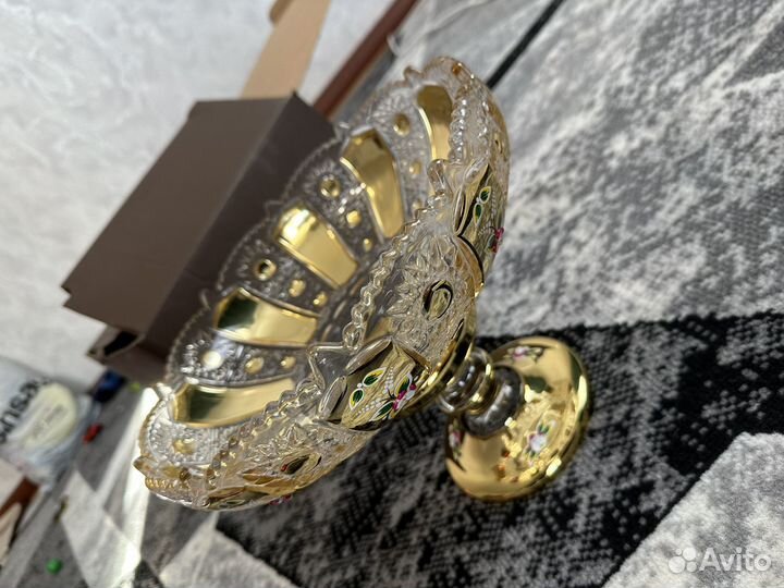 Ваза для фруктов на ножке